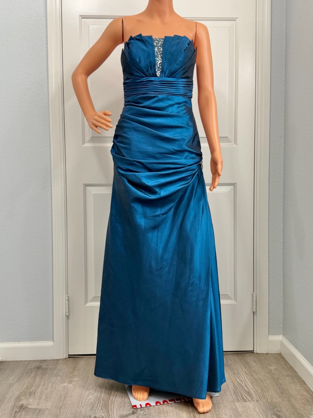 Sean Xpress Size 6 Teal Blue Strapless Prom Gown with Beaded Accents